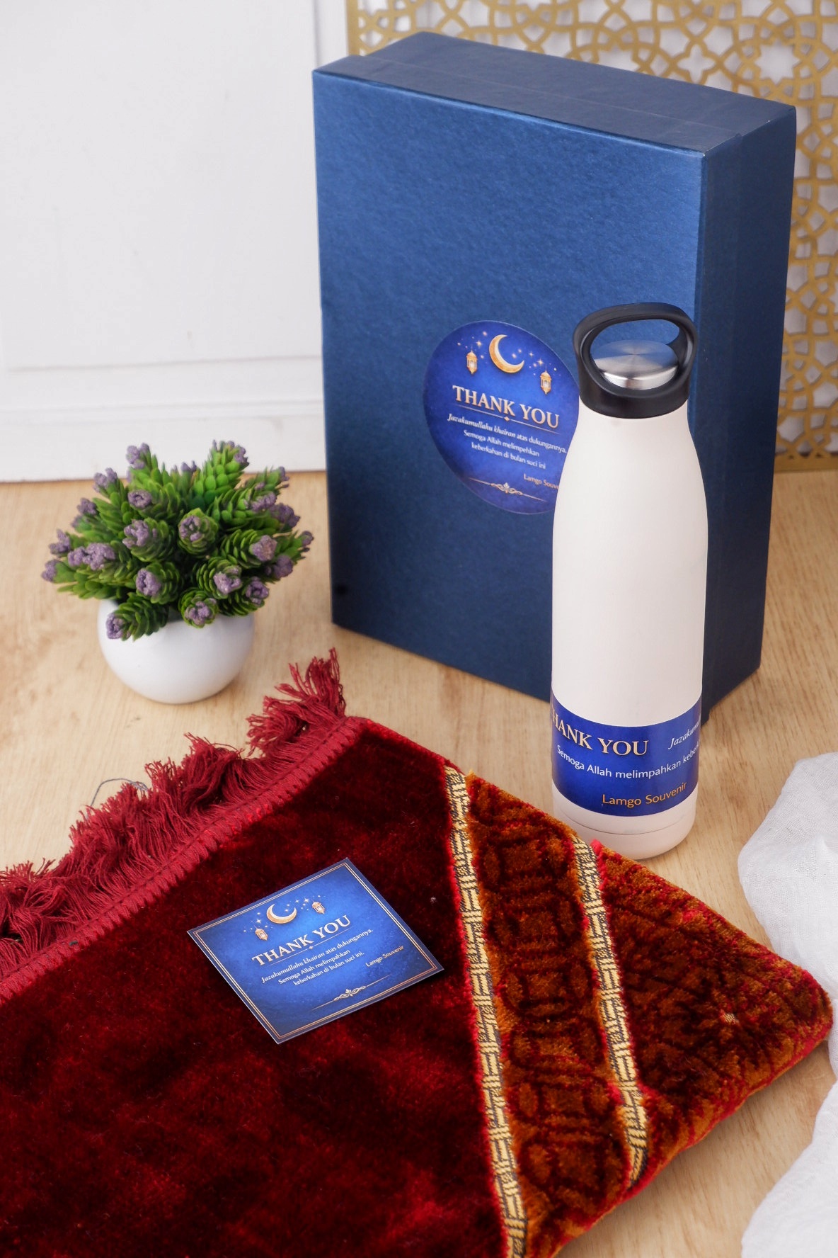 Sajadah + Tumbler Lamgo Souvenir: Gift Special yang Elegan dan Bermanfaat